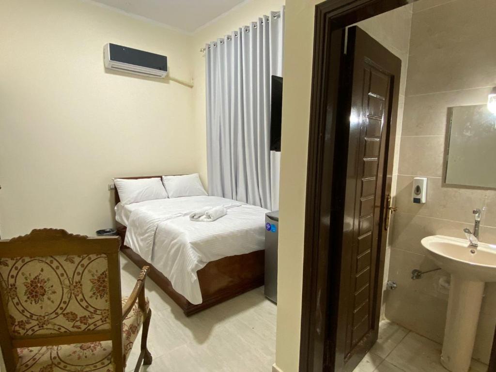 Postel nebo postele na pokoji v ubytování Sneferu Hotel