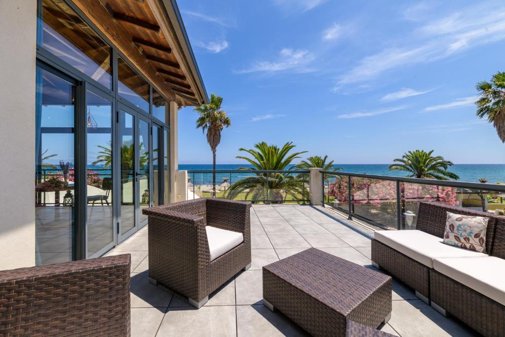 A balcony or terrace at Hotel & Restaurant San Pellegrino