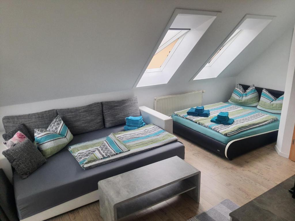 a living room with a couch and a bed at Ferienwohnung Cziuppa in Bad Salzungen