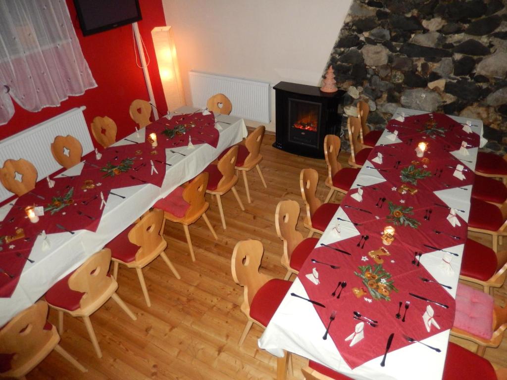 Reštaurácia alebo iné gastronomické zariadenie v ubytovaní Hotel Restaurant Gasthof Michal