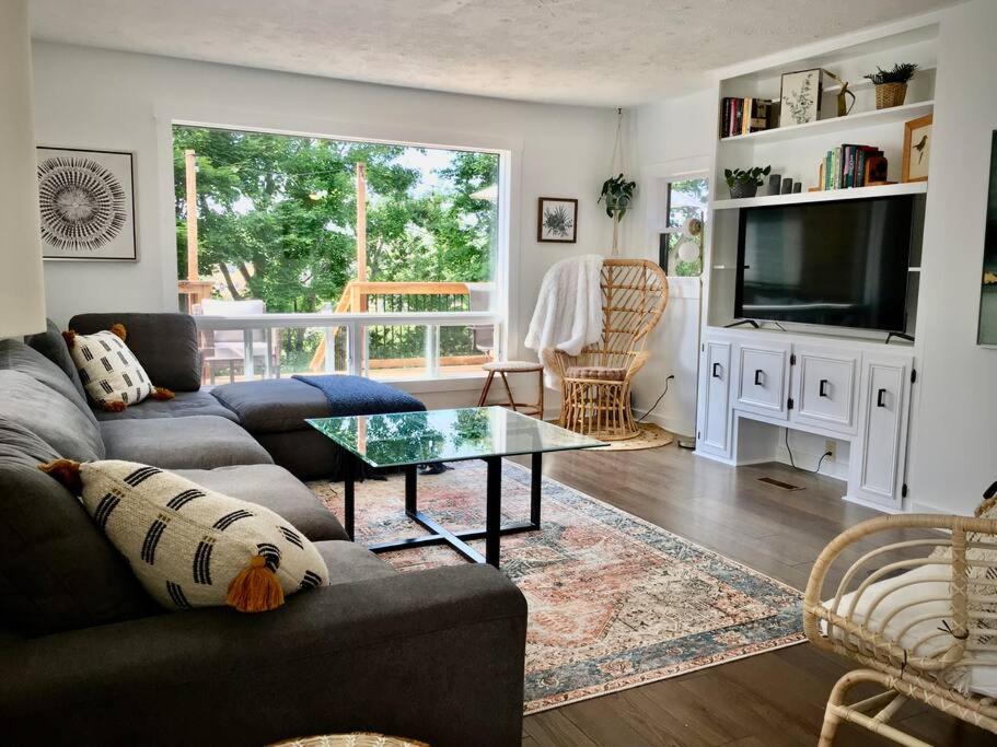 a living room with a couch and a tv at Parkman Pad in Montague in Montague