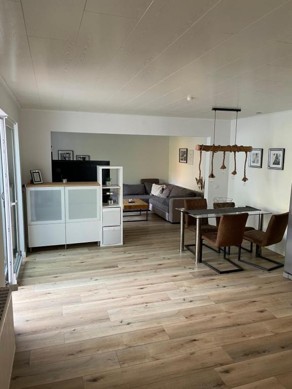 a living room with a table and a couch at Wohnung mit Garten und überdachter Terrasse in Bremen