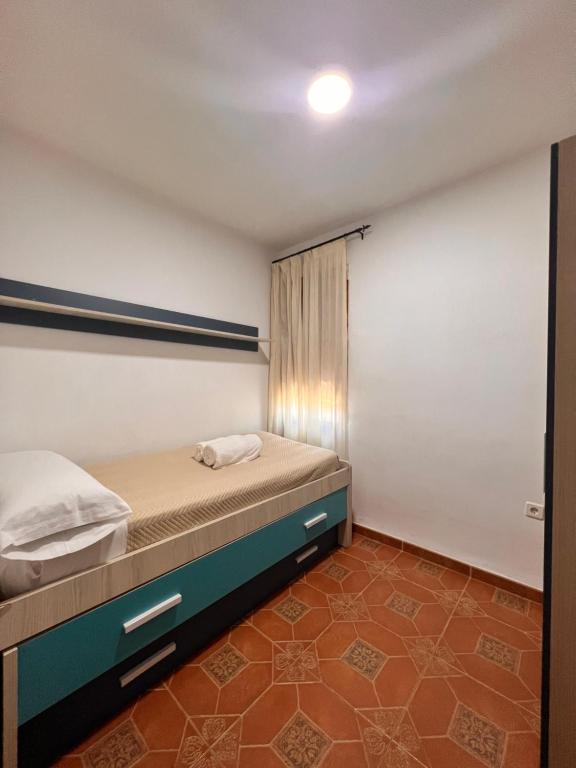 Posteľ alebo postele v izbe v ubytovaní APARTAMENTO LA MURALLA 2