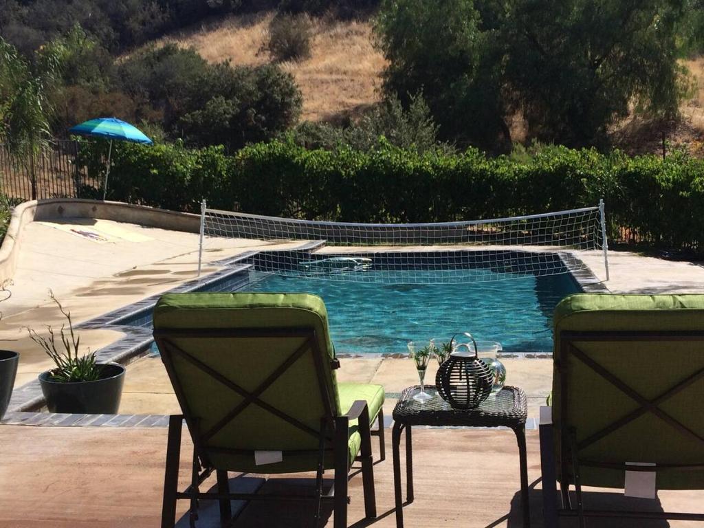 Gated Custom Home w private pool in Malibu Wine Trail, Wedding Venues