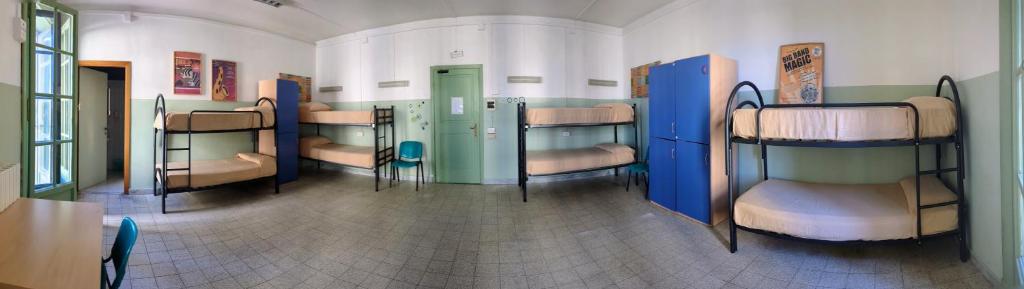 Postel nebo postele na pokoji v ubytování Litus Roma Hostel