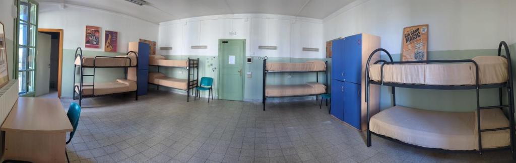 Postel nebo postele na pokoji v ubytování Litus Roma Hostel