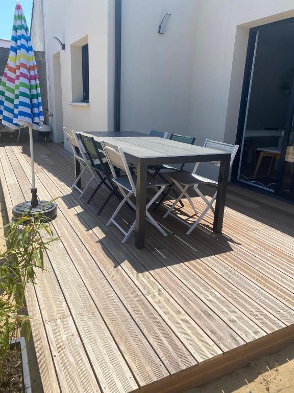 Zdjęcie z galerii obiektu DOMUS AUREA Maison Dorée w mieście Jard-sur-Mer