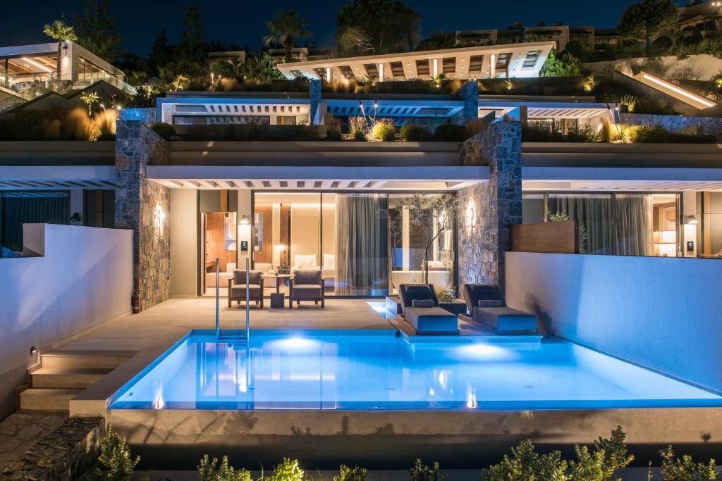 Bazén v ubytovaní Happy Cretan Suites alebo v jeho blízkosti