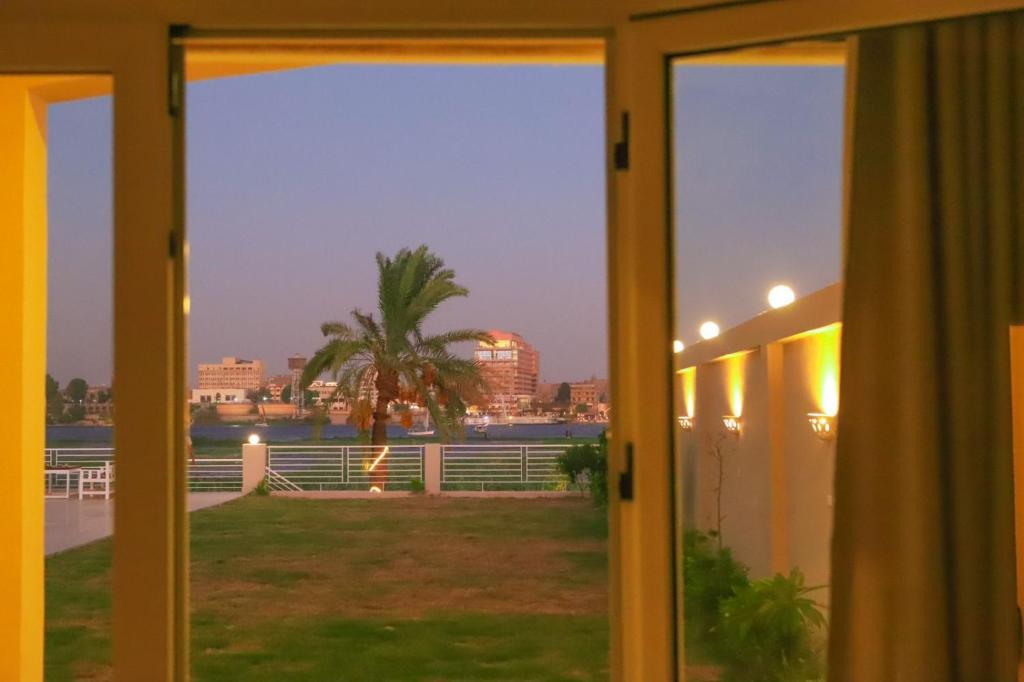 Balkón nebo terasa v ubytování Royal Nile Villa - Pool View Apartment 1