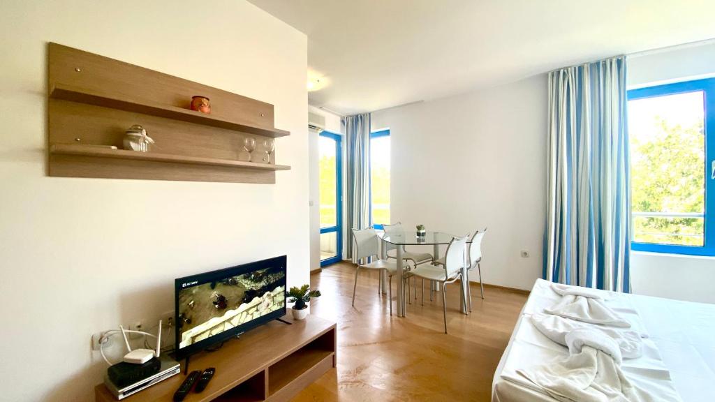 A seating area at Bratanov Excelsior Apartment