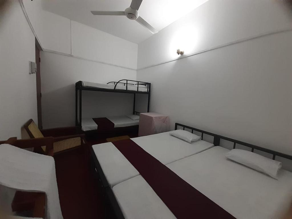 Ένα ή περισσότερα κρεβάτια σε δωμάτιο στο Lazy Bear Best Hostel in Kandy
