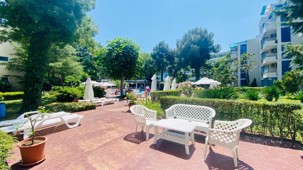 A garden outside Bratanov Excelsior Apartment
