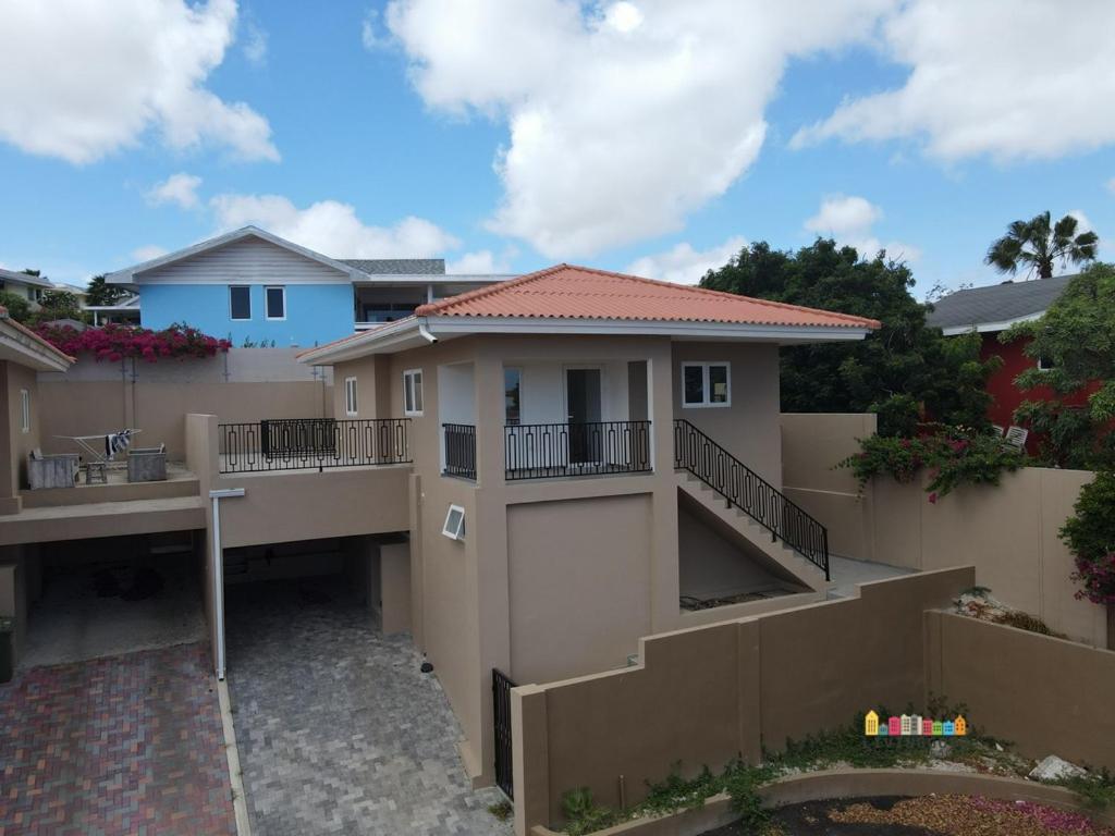 a view of a house with a balcony at Cubana Resort Appartement loopafstand Mambo beach in Willemstad