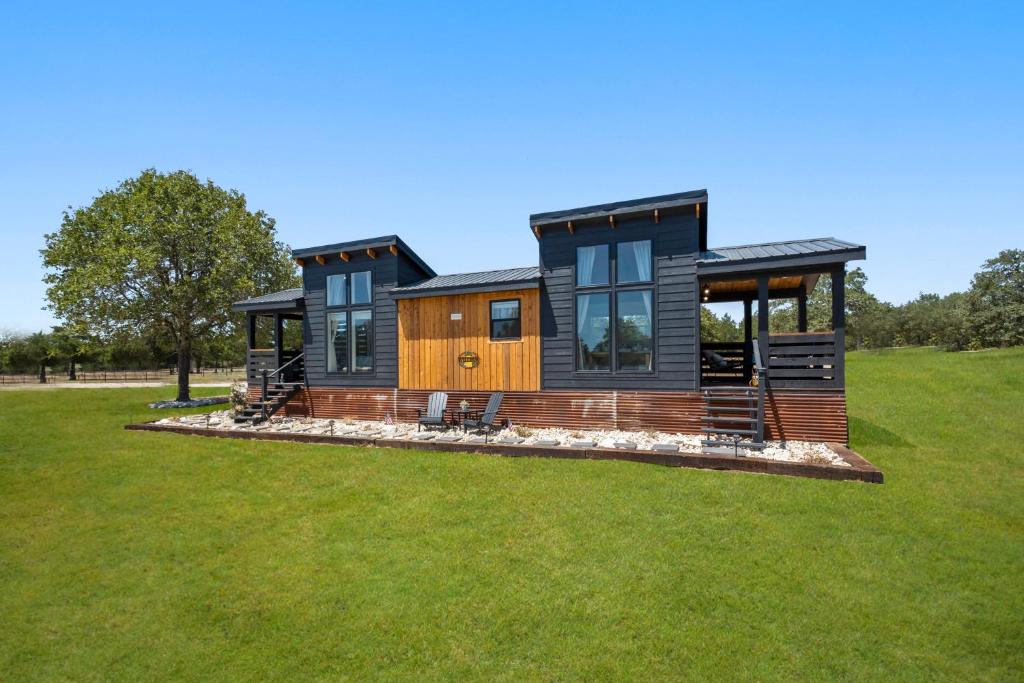 Nature Lover Retreat! Cozy Tiny House!, Smithville (updated prices 2024)