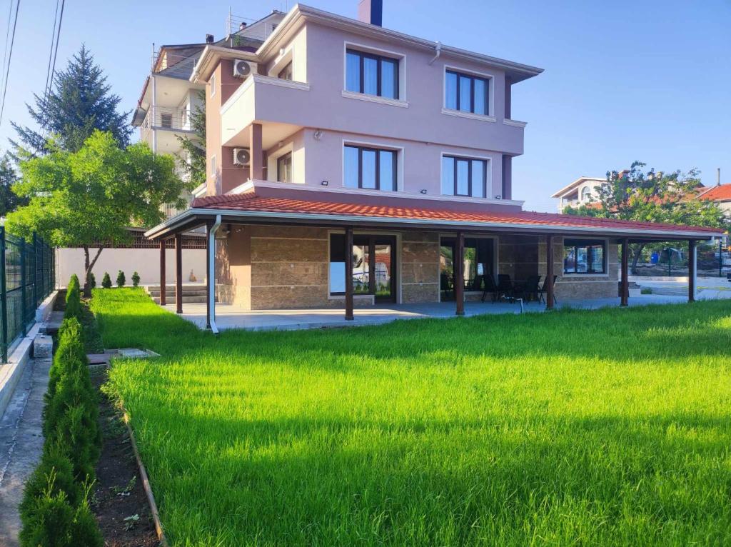 a house with a green lawn in front of it at Queen Victoria (Куин Виктория) in Kranevo