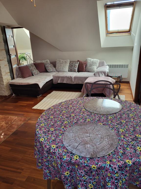 A comfortable, fully equipped apartment with a private parking and a garden, southern Radzymin - Housity