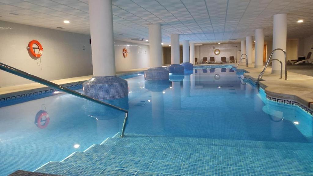 Golf, piscina climatizada y playa, La Envía – Precios ...
