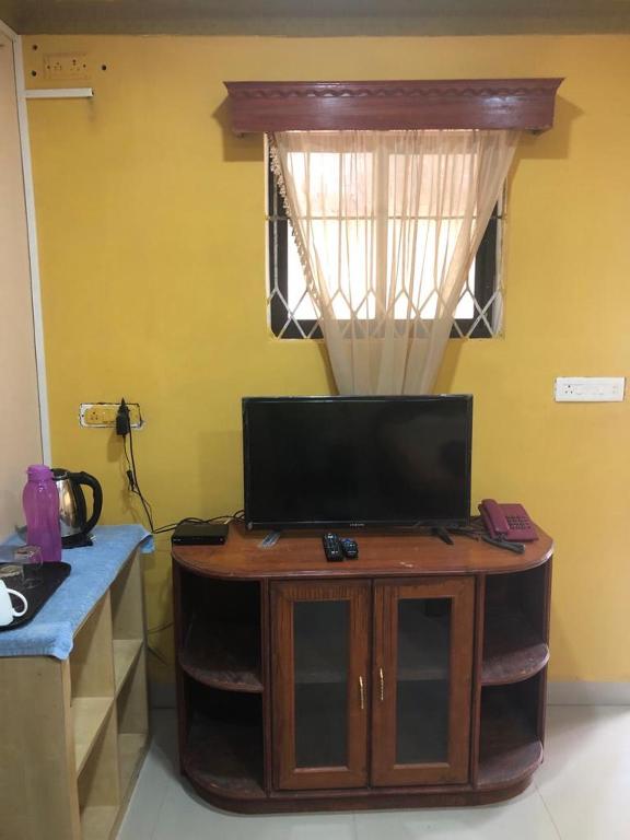 TV a/nebo společenská místnost v ubytování Safe Home Stay