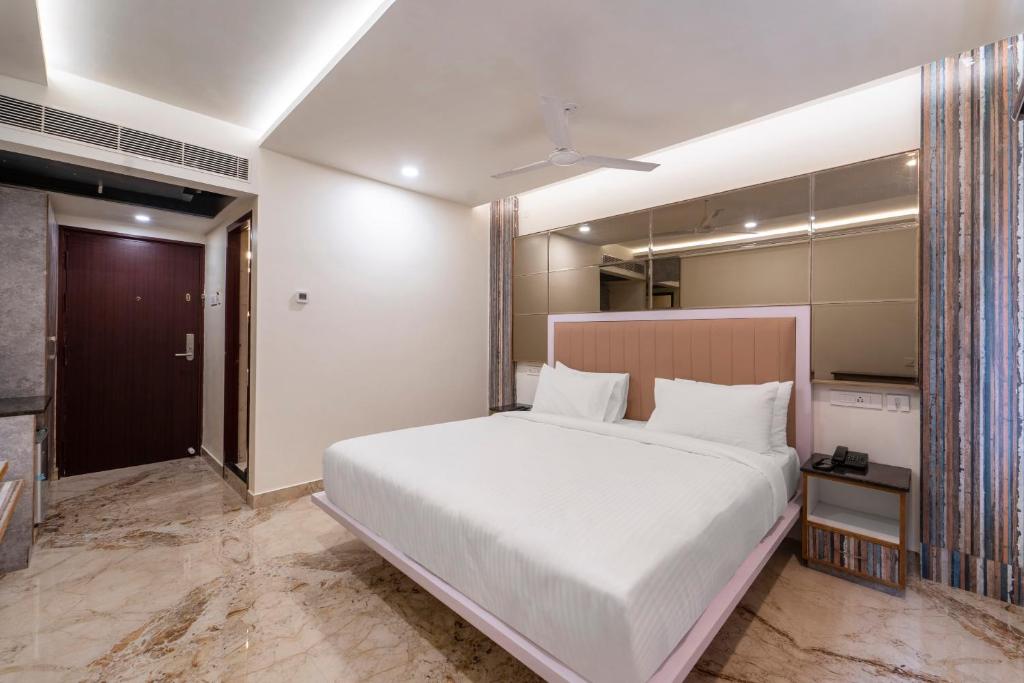 Postel nebo postele na pokoji v ubytování Palette - Coastal Grand Hotels & Resorts, OMR