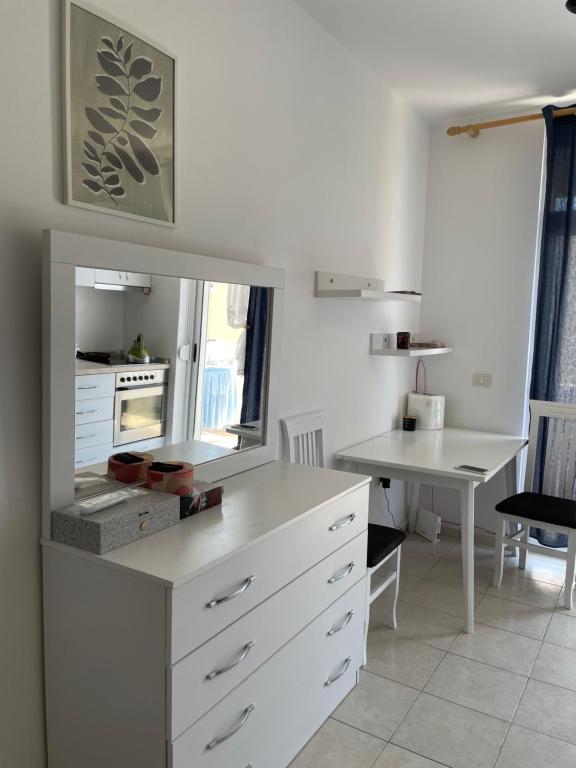 White Apartment - Imazhi 4