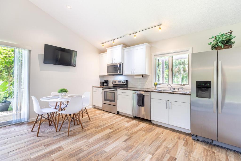 Escape to Our Private Guest House in Jupiter Farms, Jupiter (updated