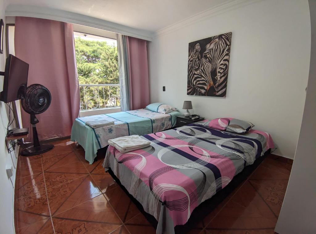 Tempat tidur dalam kamar di Hospedaje Casa Aurora