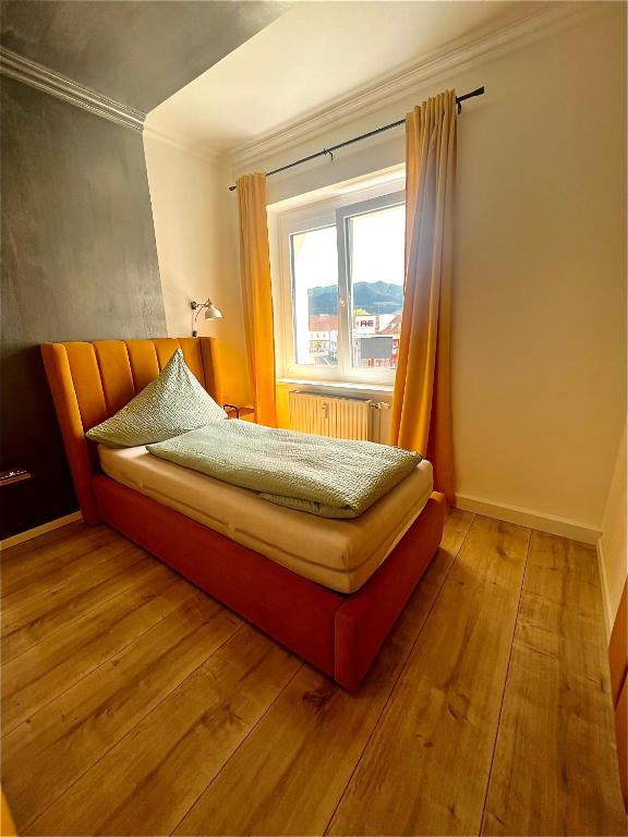 Postel nebo postele na pokoji v ubytování Sofia Apartment & Zimmer Nähe Redbull Ring