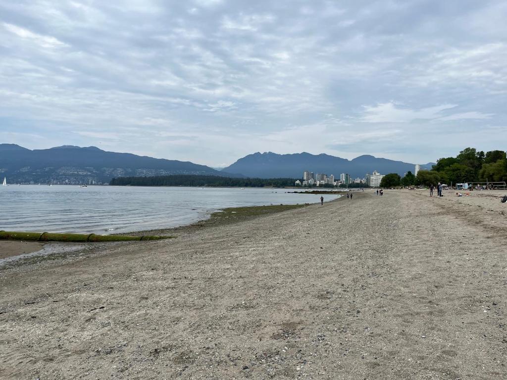 Executive Condo Kitsilano Beach Area, Vancouver (updated prices 2024)