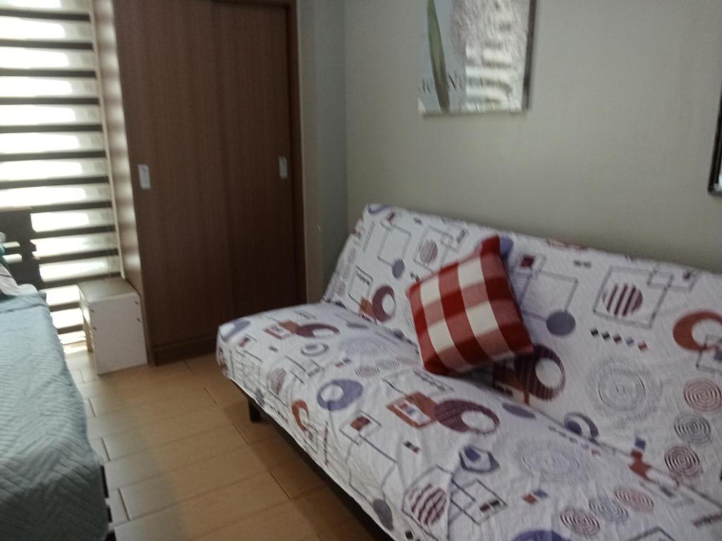 Postel nebo postele na pokoji v ubytování Henry's Newport Condotel