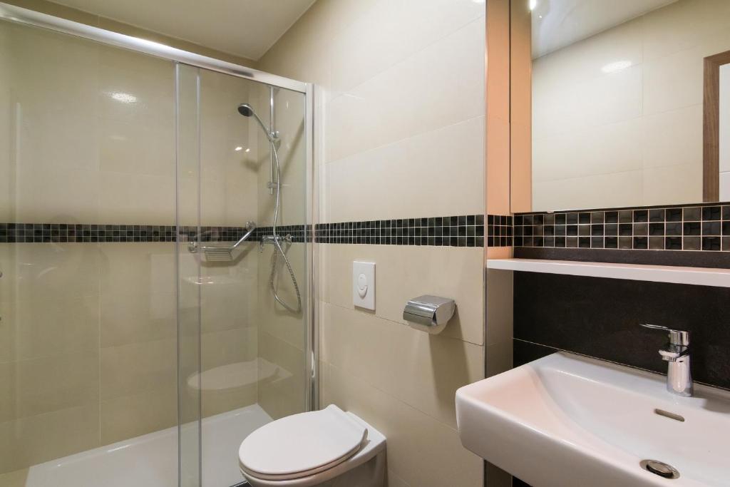 Sky Apartments & Rooms - 17