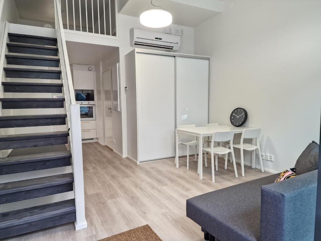 Cozy and modern loftstyled apartment near Airport with AC, Vantaa