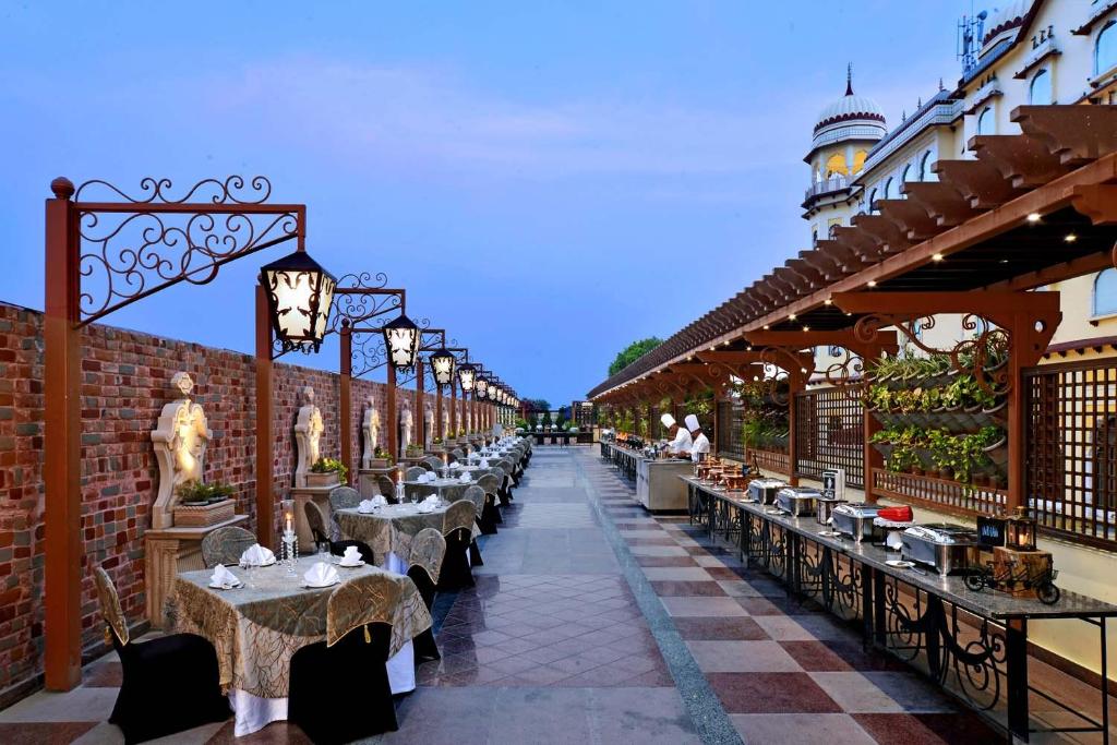 Restaurace v ubytování Noormahal Palace Hotel
