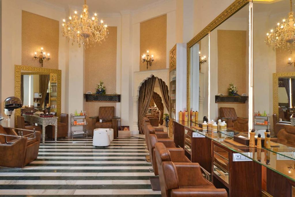 Posezení v ubytování Noormahal Palace Hotel