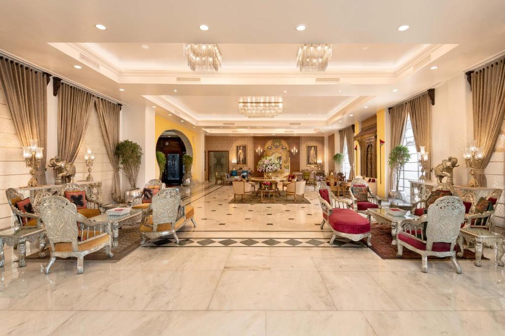 Posezení v ubytování Noormahal Palace Hotel