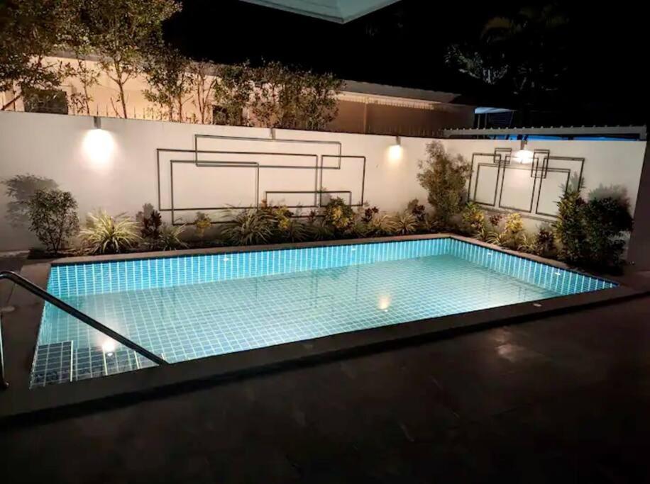 Bazén v ubytování 1 Bedroom pool villa near beach nebo v jeho okolí