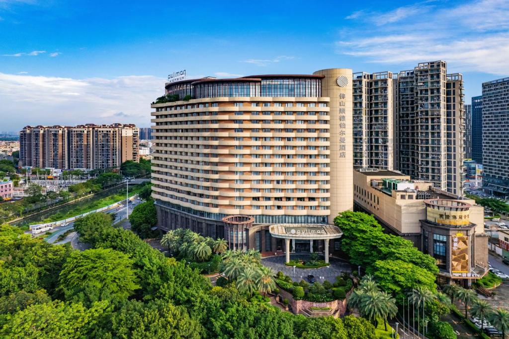 an aerial view of a building in a city at Pullman Foshan Shunde-Canton Fair Shuttle Bus at Extra RMB100 Daily in Shunde