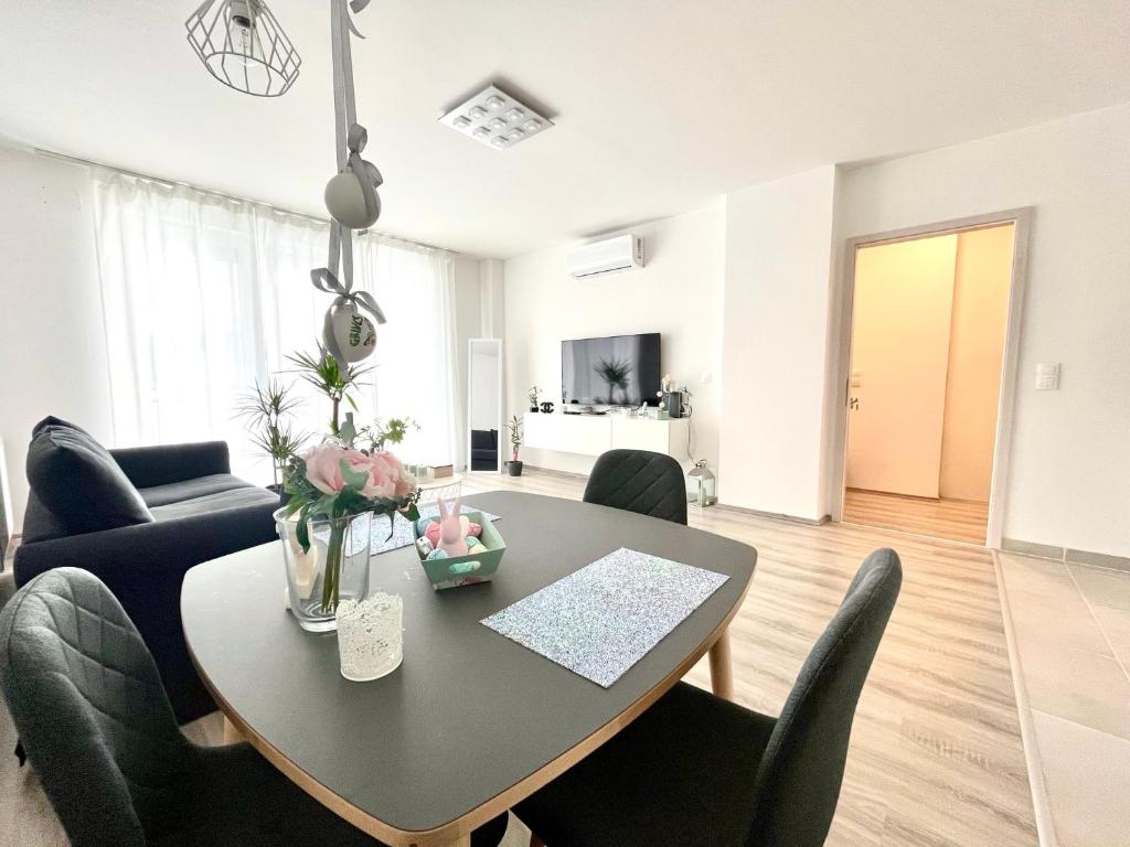 West Budapest-Edge of Downtown-Free Parking photo