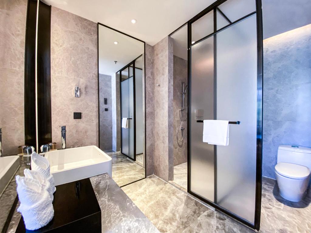 Koupelna v ubytování Courtyard by Marriott Shenzhen Northwest