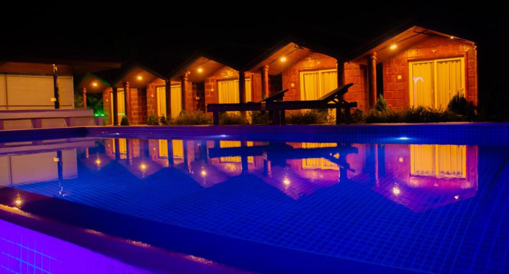 Bazén v ubytování Rofinos Cottages nebo v jeho okolí