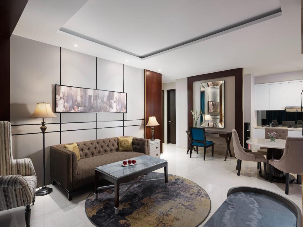 Posezení v ubytování The Grove Suites by Grand Aston
