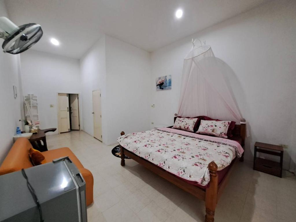 Postel nebo postele na pokoji v ubytování โรสชาเลต์ Rose Chalet