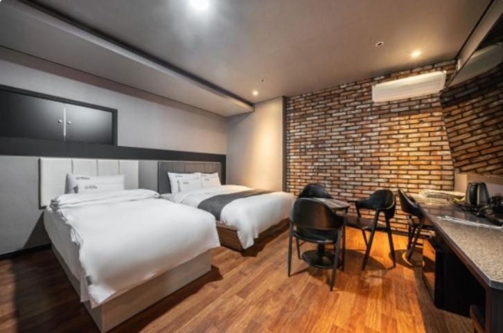Postel nebo postele na pokoji v ubytování You&Me Hotel