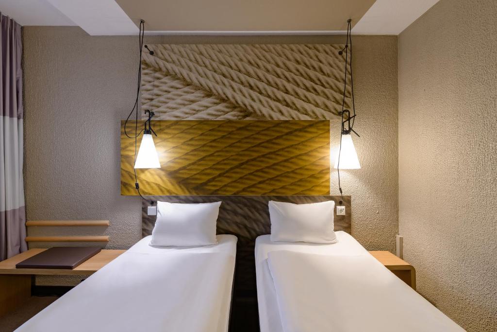 Postel nebo postele na pokoji v ubytování Ibis Hotel Köln Am Dom