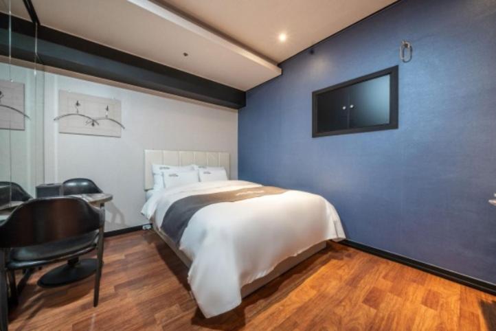 TV a/nebo společenská místnost v ubytování You&Me Hotel