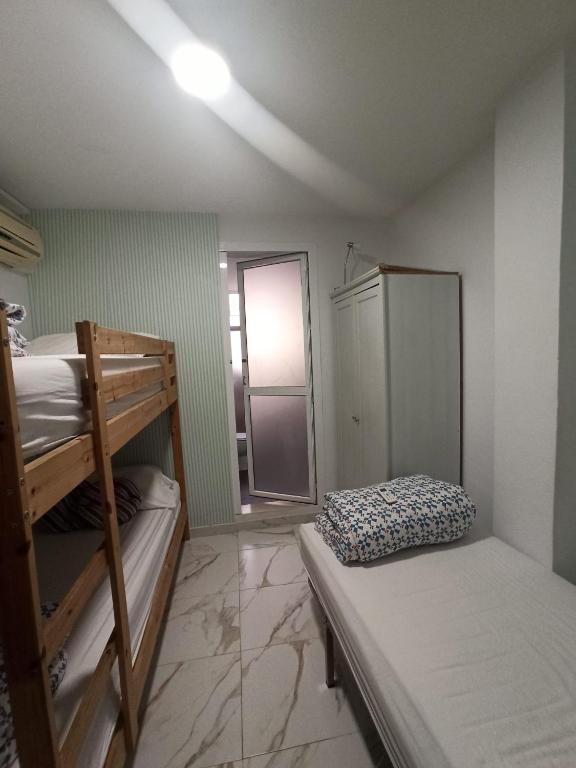 Hostel Lunalba, Málaga, Spain - Booking.com