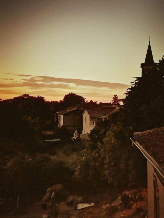 Východ nebo západ slunce při pohledu z bed and breakfast nebo okolí