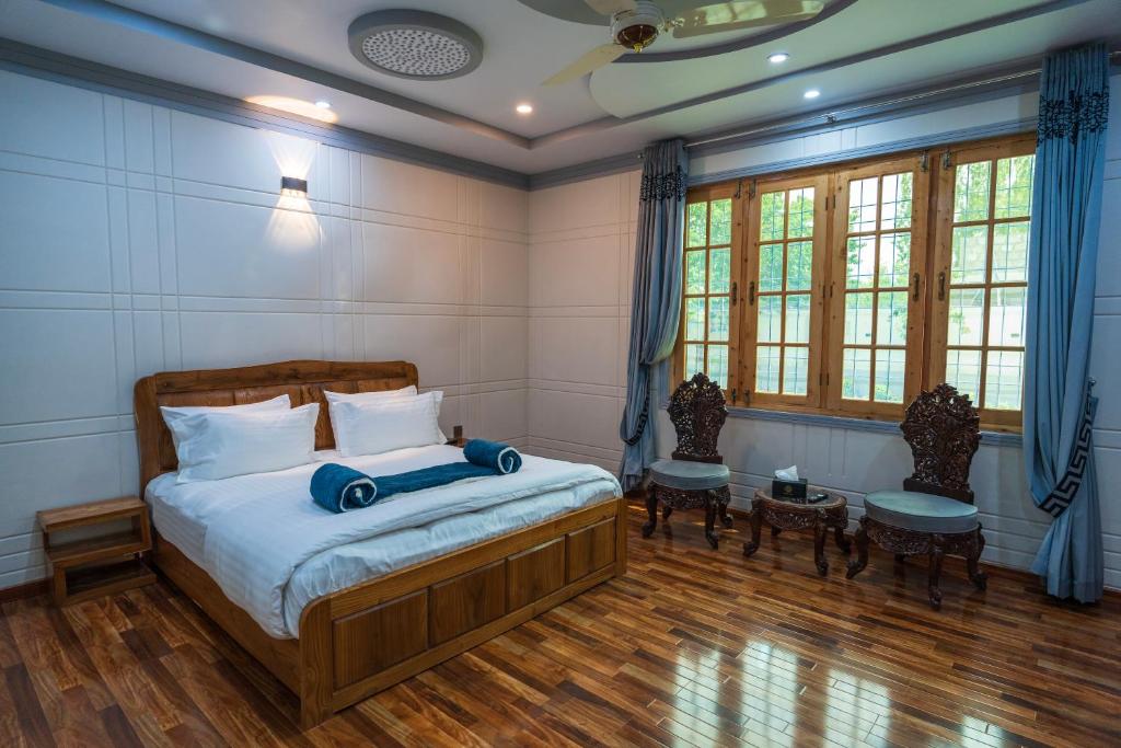 Postel nebo postele na pokoji v ubytování Dirleh Hotel