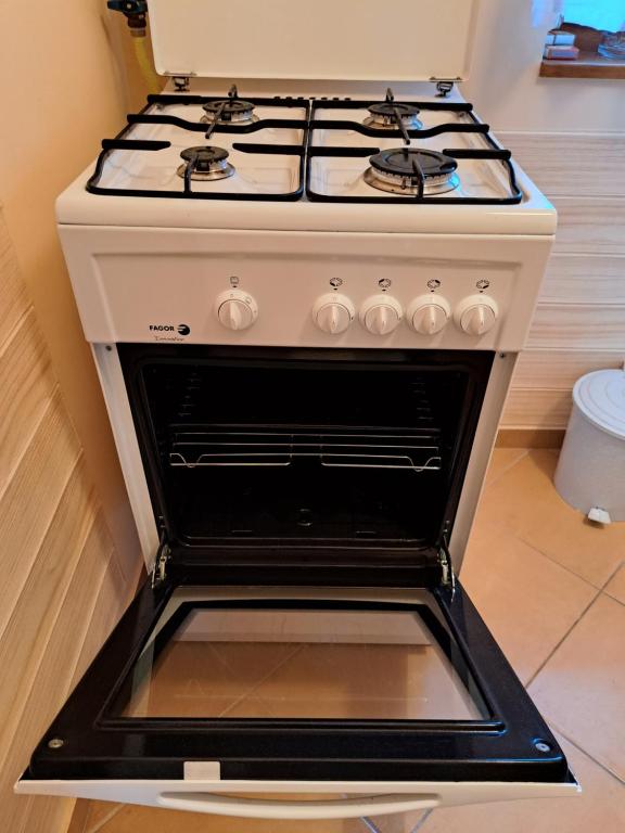 Kuchyň nebo kuchyňský kout v ubytování Pintér Apartman