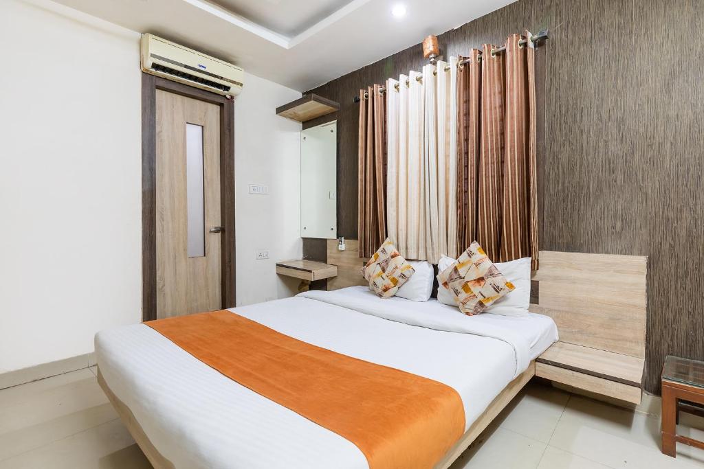 a bedroom with a large bed in a room at FabHotel Shree Regency in Bhopal