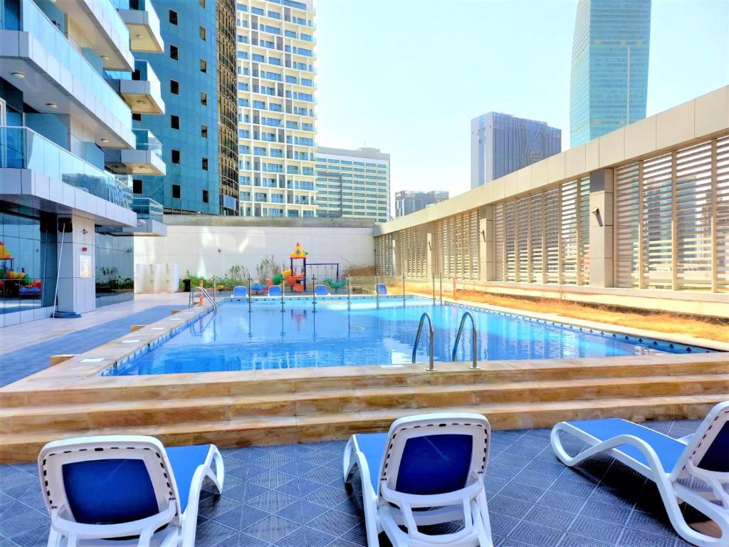 Bazén v ubytování Supreme Living in 1B with Balcony in Business Bay nebo v jeho okolí